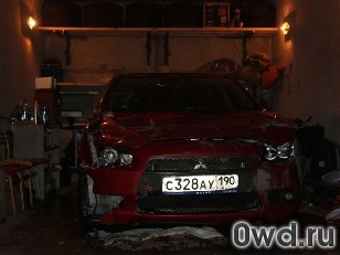 Битый автомобиль Mitsubishi Lancer